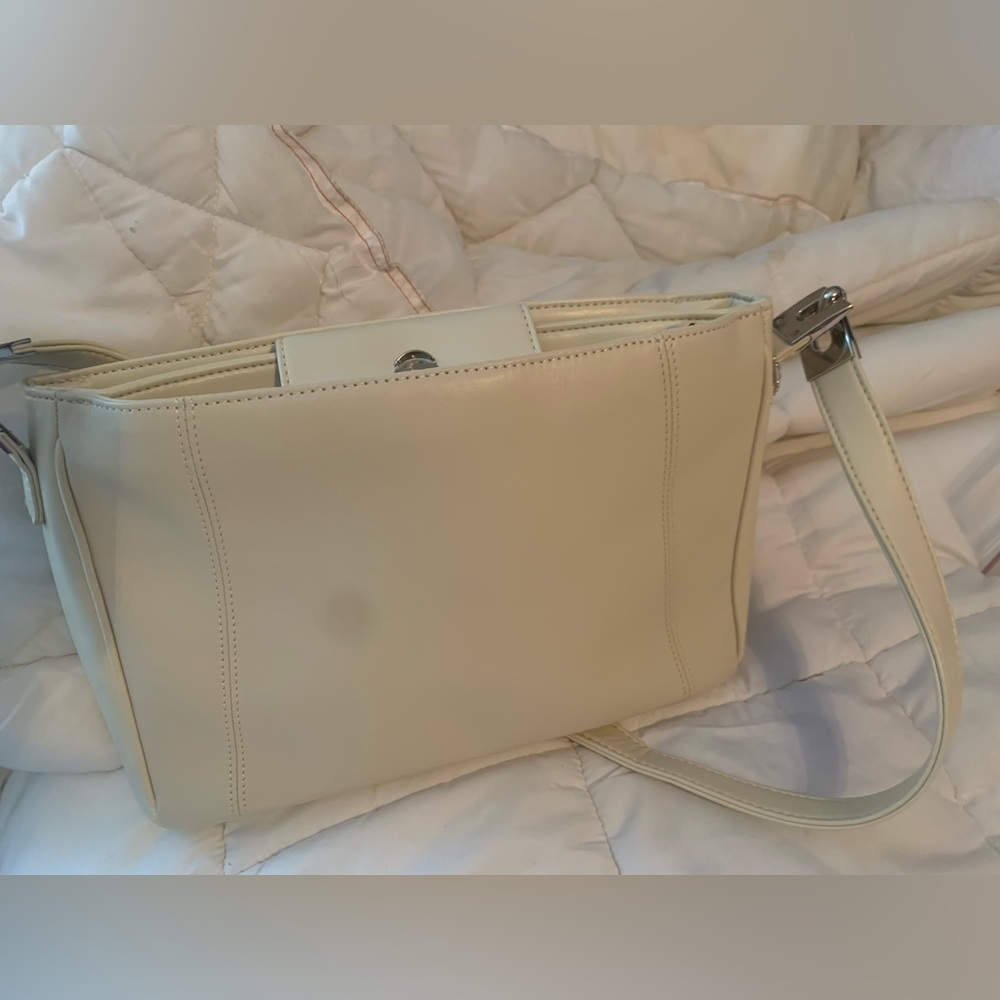 Vintage, Worthington Leather Handbag with 3 individual compartments. - Picture 2 of 7